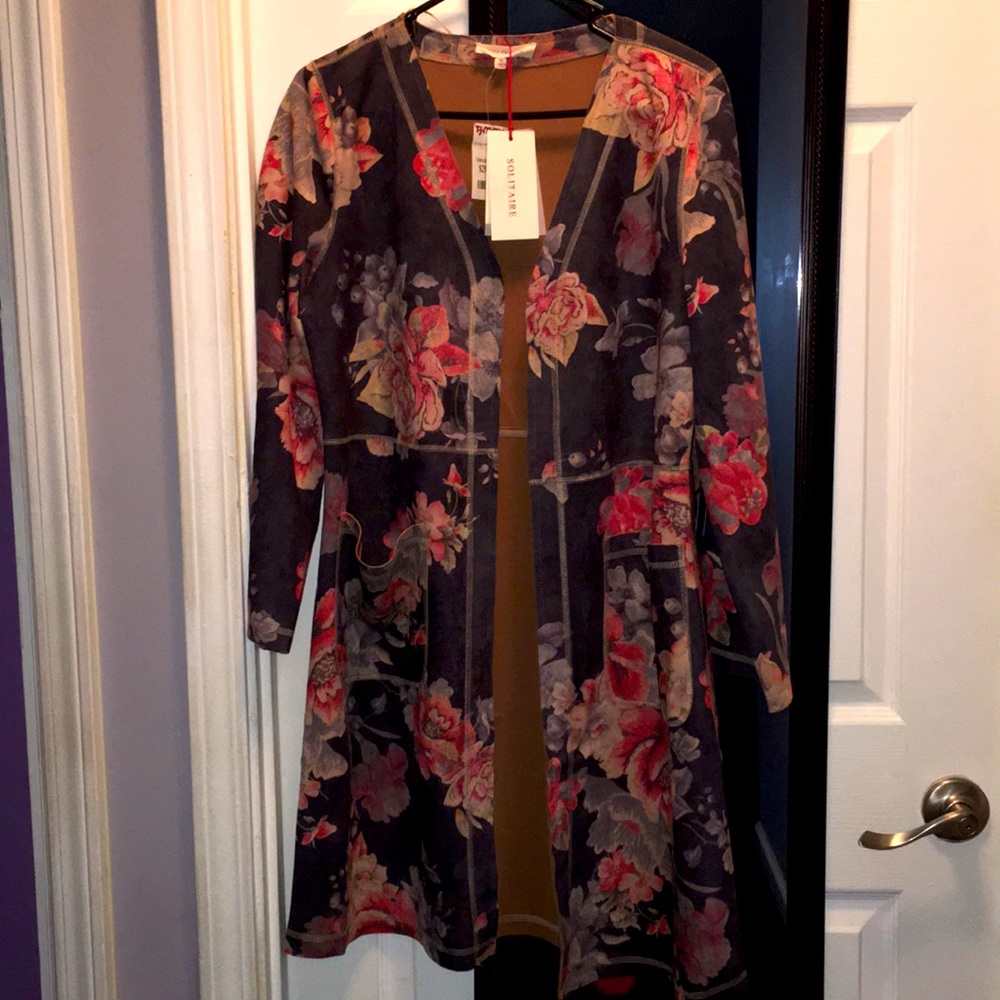 Beautiful floral print Solitaire jacket